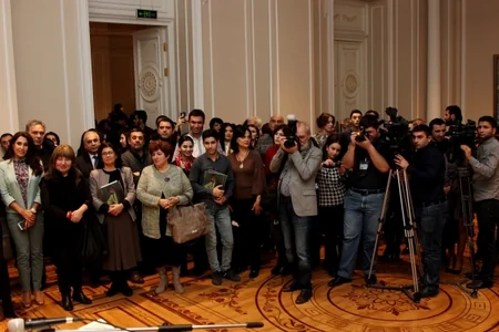 Xalq rəssamı Maral Rəhmanzadənin 100 illiyi münasibətilə sərgi açılıb