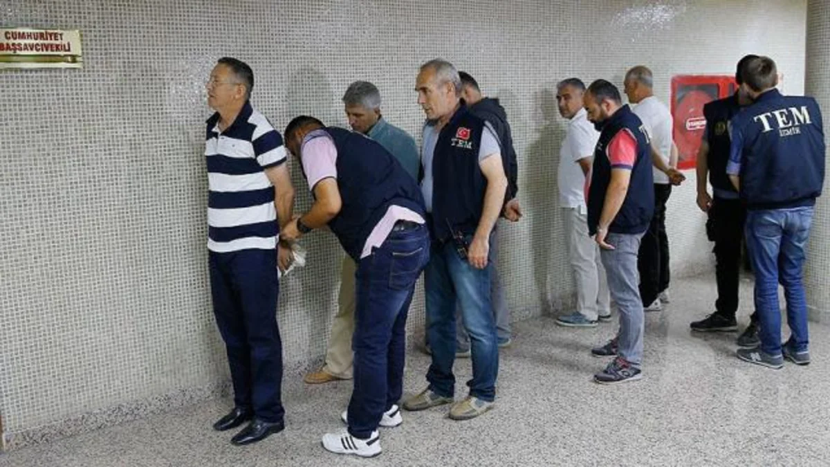 Türkiyədə 137 təhsil işçisinin tutulması barədə qərar verilib