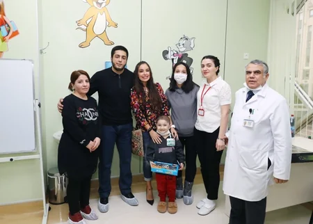 Leyla Əliyeva onkoloji xəstəlikdən əziyyət çəkən uşaqlarla görüşdü