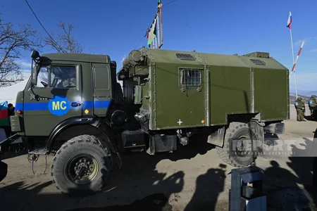 Two more vehicles belonging to Russian peacekeepers pass freely along Khankandi-Lachin road - VIDEO