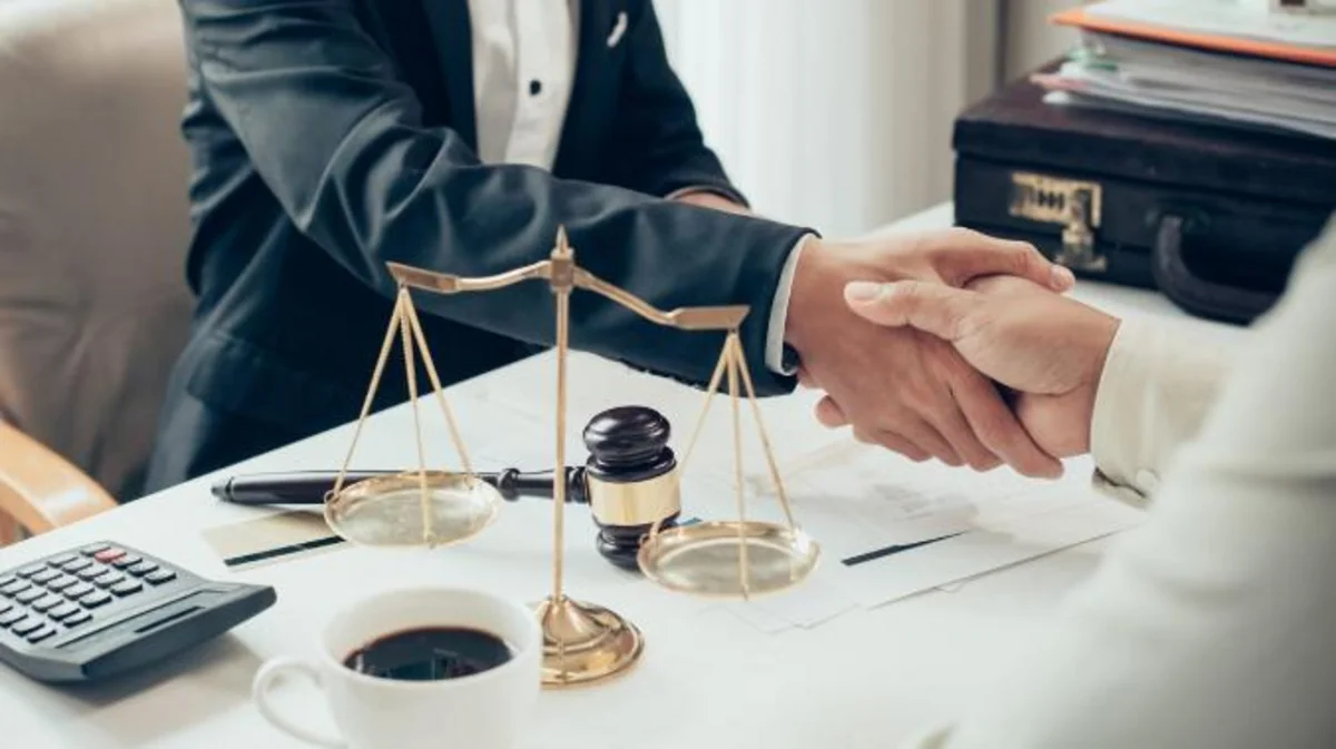 EU bans lawyers from advising Russian firms on sanctions