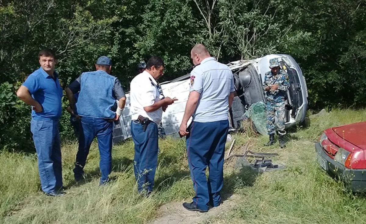 Dağlıq Qarabağda ekskursiya avtobusu aşıb, yaralananlar var