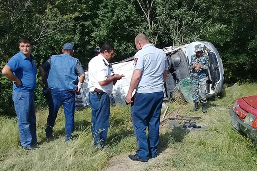 Dağlıq Qarabağda ekskursiya avtobusu aşıb, yaralananlar var