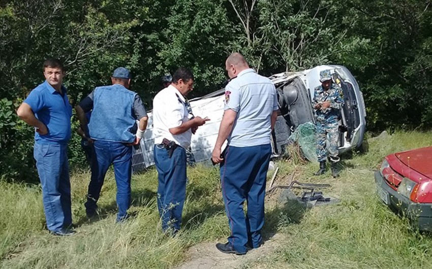 Dağlıq Qarabağda ekskursiya avtobusu aşıb, yaralananlar var