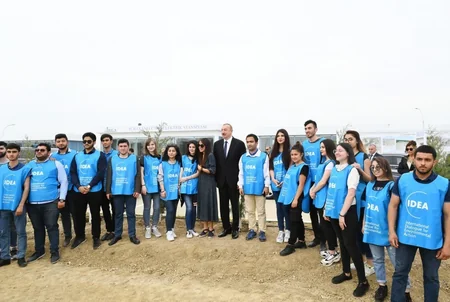 Prezident İlham Əliyev ulu öndər Heydər Əliyevin doğum gününə həsr olunan ağacəkmə aksiyasında iştirak edib - YENİLƏNİB