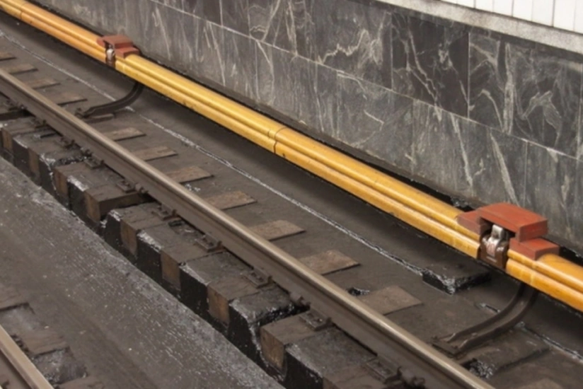 Bakı metrosunda qatar relslərinin üzərinə yıxılan sərnişinin şəxsiyyətini müəyyənləşdirmək olmayıb - FOTO - YENİLƏNİB