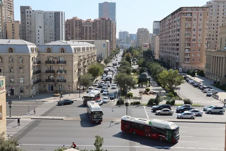 Bakının Xocalı prospektinin Yusif Səfərov küçəsi ilə kəsişməsində yol hərəkəti yenidən təşkil edilib