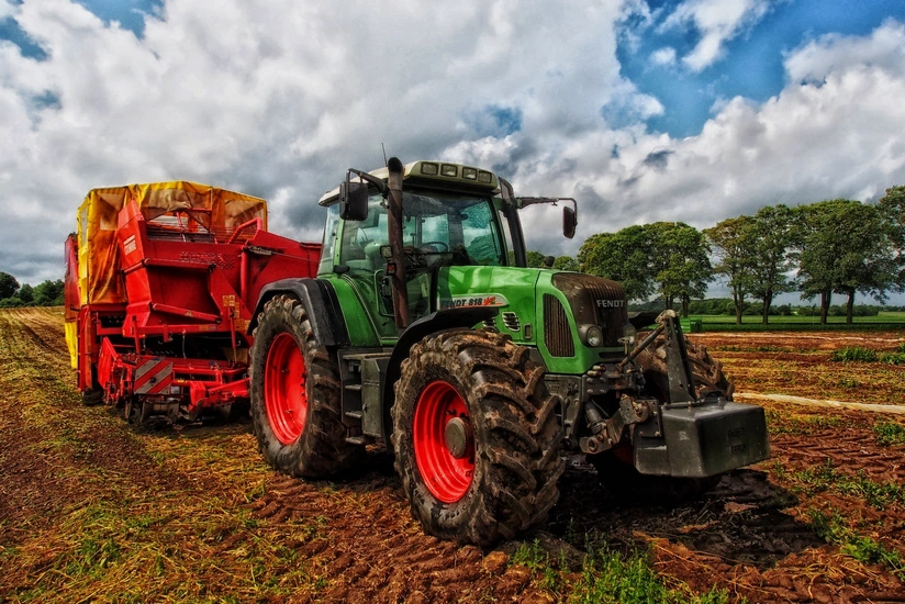 Gürcüstanın traktor almaq üçün Azərbaycana ödədiyi məbləğ açıqlandı