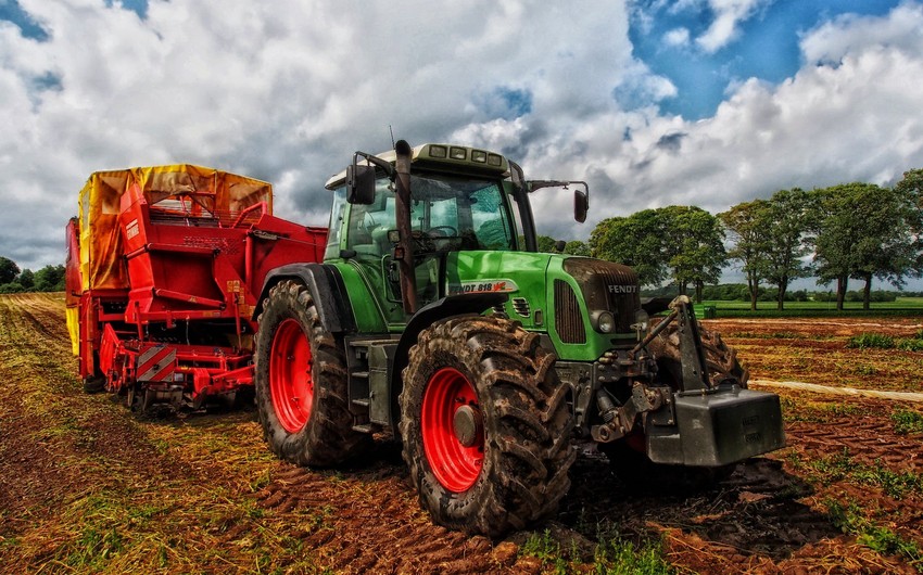 Gürcüstanın traktor almaq üçün Azərbaycana ödədiyi məbləğ açıqlandı