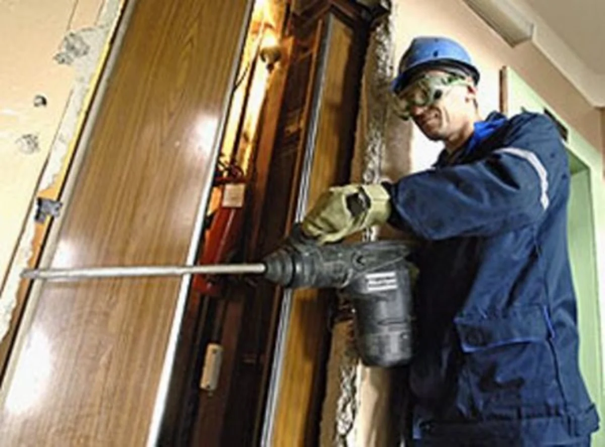 ​Bakıda liftdə köməksiz vəziyyətdə qalan şəxs xilas edilib