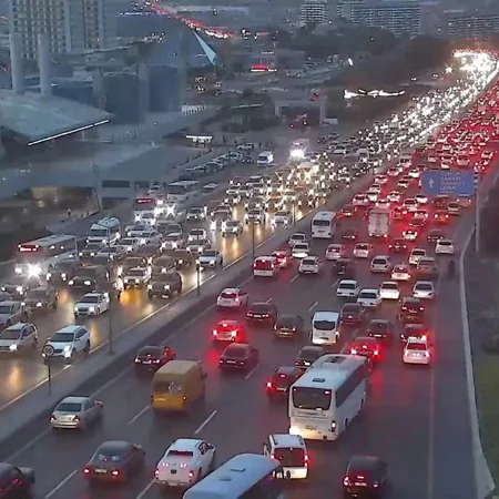 Bakının 22 yolunda tıxac var - SİYAHI
