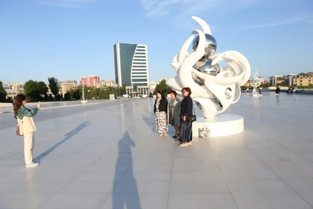 Heydər Əliyev Mərkəzində “Görünməyənin cizgiləri” sərgisi açılıb