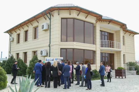 BMT SOCAR-a 4 hibrid enerji sərfəli avtomobil verib