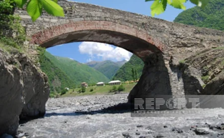 Qaxda məşhur Ulu körpüdə aşınmalar yaranıb
