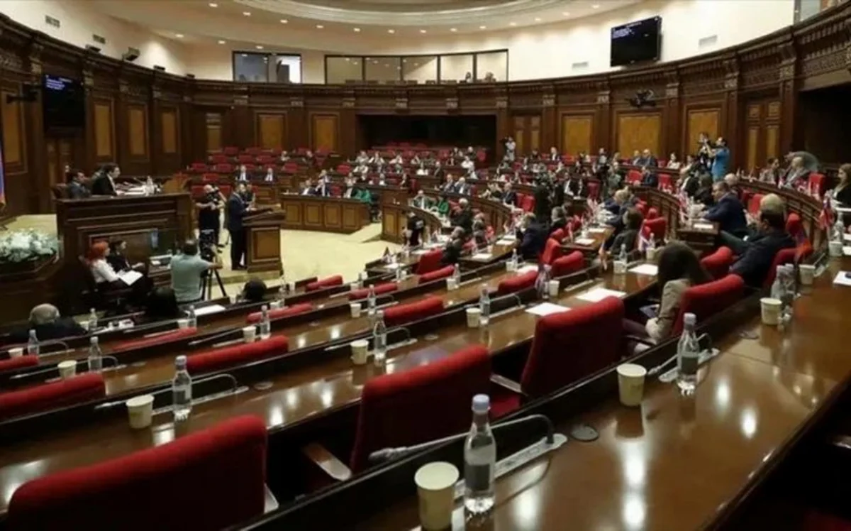 Squabble between vice speaker, MP in Armenian parliament