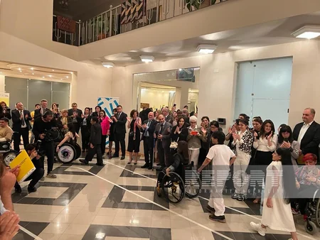 Bakıda fiziki məhdudiyyətli insanlar üçün xüsusi moda nümayişi keçirilib