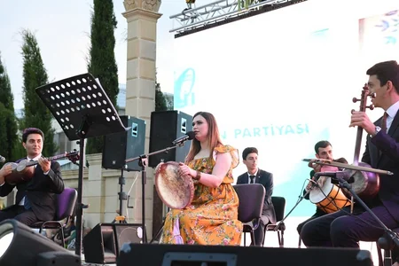 Ağdamda Heydər Əliyevin hakimiyyətə gəlişinin 50-ci ildönümü münasibətilə konsert keçirilib - FOTO