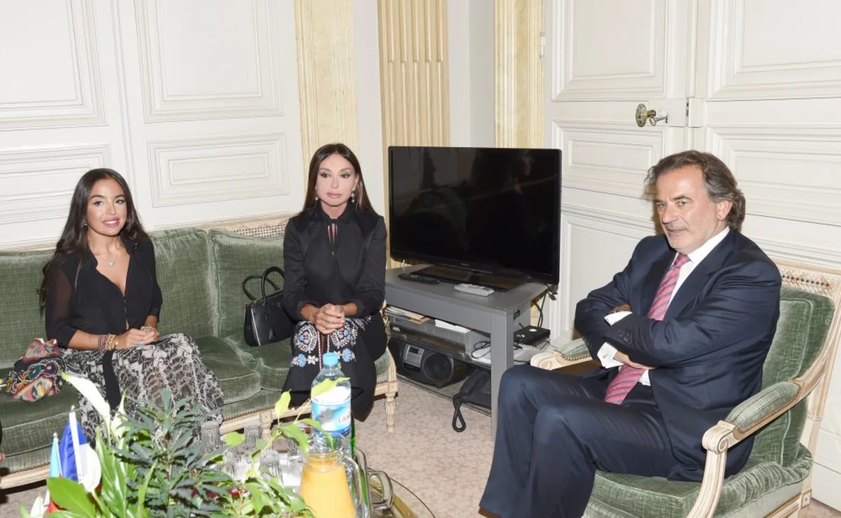 Мехрибан Алиева встретилась с мэром 1-го района Парижа