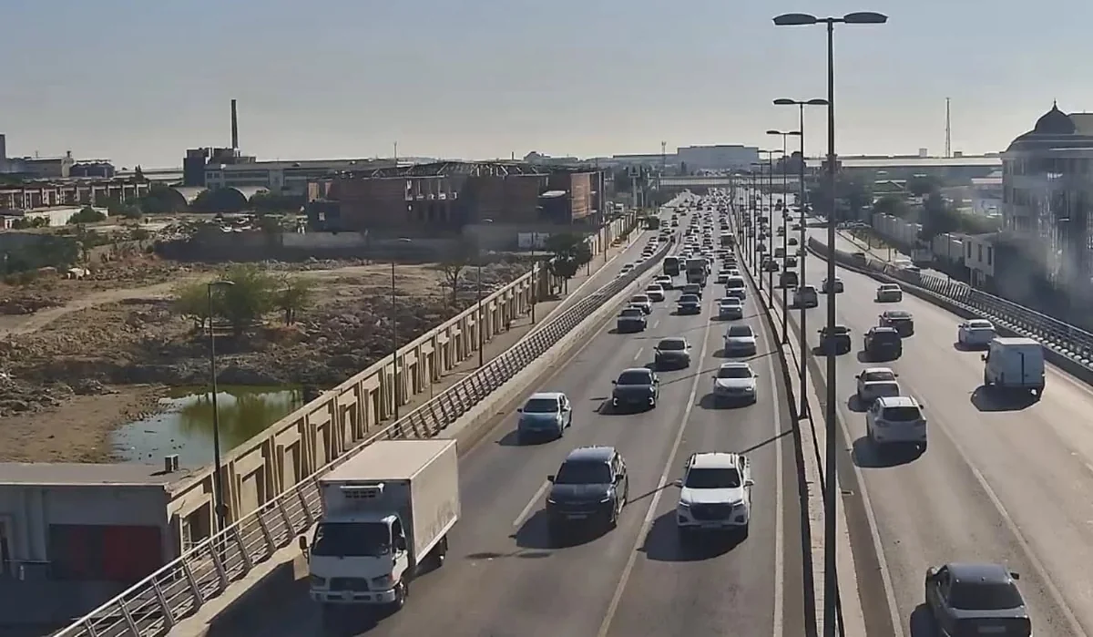 Bakının bir sıra yollarında tıxac yaranıb – SİYAHI