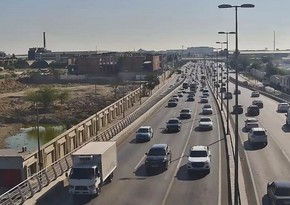 В Баку по трем направлениям наблюдаются пробки