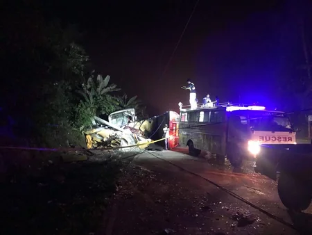 Filippində avtobusla yük maşını toqquşub, 2 nəfər ölüb, 60-a yaxın şəxs yaralanıb