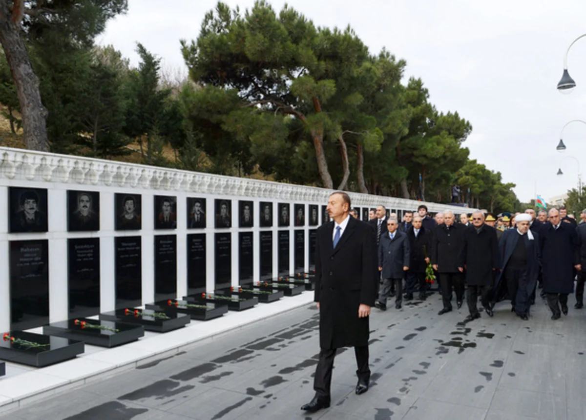 Prezident İlham Əliyev Şəhidlər Xiyabanını ziyarət edib