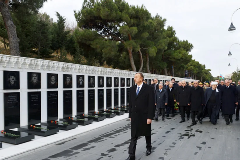 Prezident İlham Əliyev Şəhidlər Xiyabanını ziyarət edib