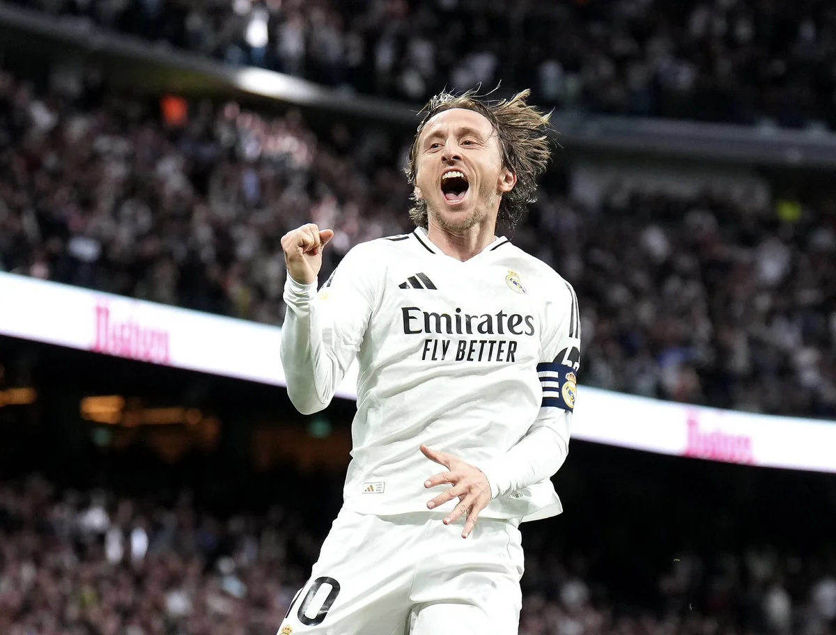 Modriç Realın heyətində Çempionlar Liqasında ən çox oyun keçirən futbolçu olub