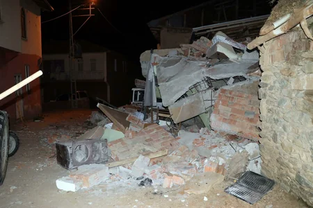 Türkiyənin ağrılı günü - zəlzələ bölgəsindən  - FOTOREPORTAJ