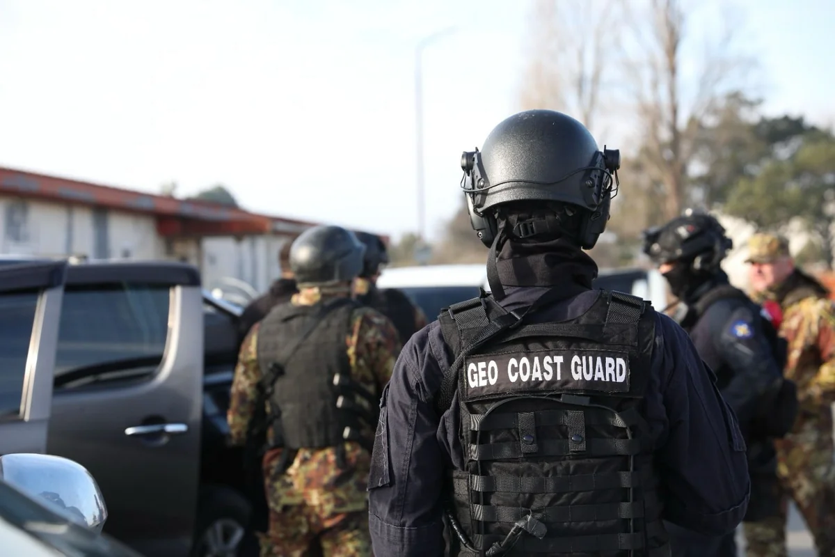 Gürcüstanda polislərə hücum olub, 3 əməkdaş yaralanıb