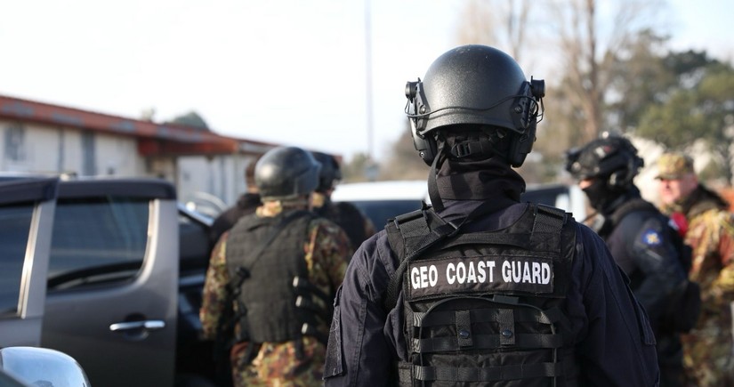 Gürcüstanda polislərə hücum olub, 3 əməkdaş yaralanıb
