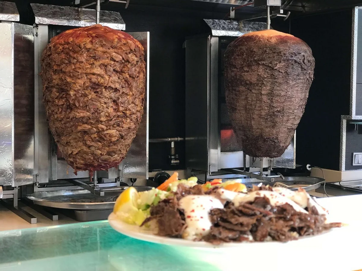 Tərtərdə iki nəfər dönərdən zəhərlənib