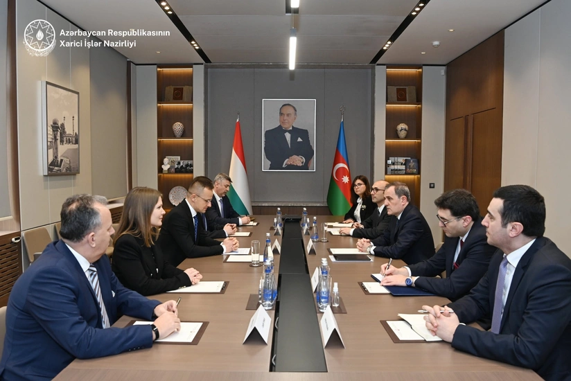 Azerbaijani FM informs his Hungarian counterpart about situation on Lachin Road