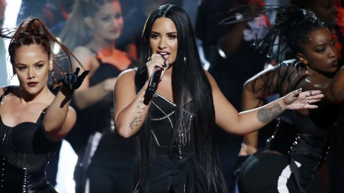 Demi Lovato Los-Ancelesdə dozadan yüksək heroin qəbul etdiyinə görə, xəstəxanaya yerləşdirilib