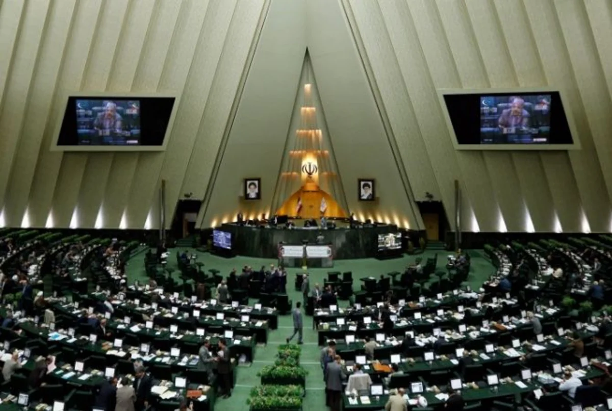 Парламент Ирана начал рассмотрение кандидатов в правительство президента Раиси