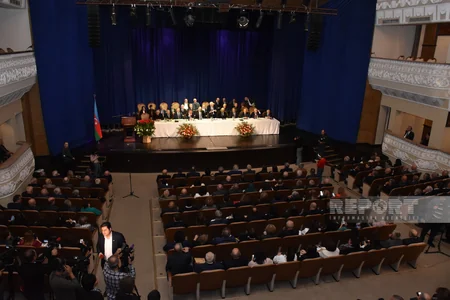 Anar yenidən Azərbaycan Yazıçılar Birliyinin sədri seçilib - YENİLƏNİB-4