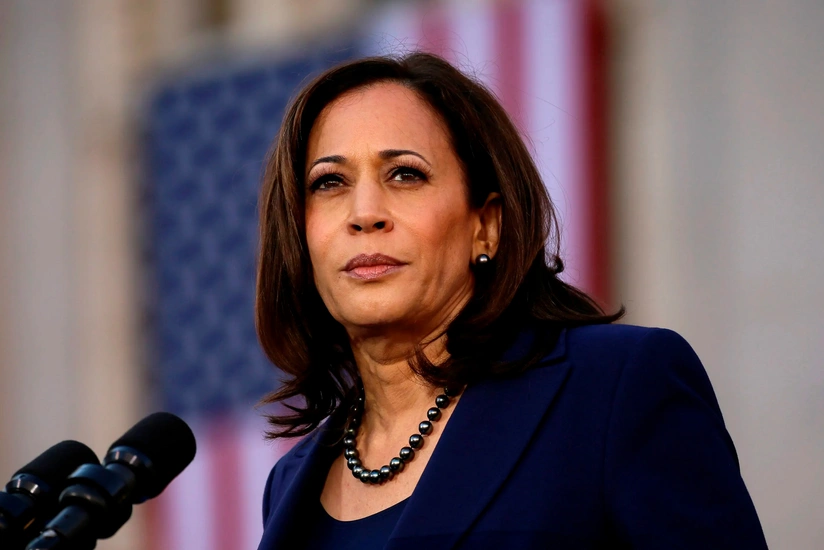 Vens Harrisi teleprompterdən istifadə etməkdə ittiham edib