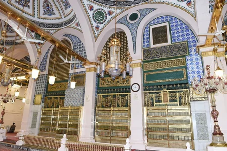 ​İlham Əliyev Mədinədə Peyğəmbər məscidini ziyarət edib