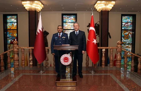 Hulusi Akar Qətərin Baş Qərargah rəisini qəbul edib