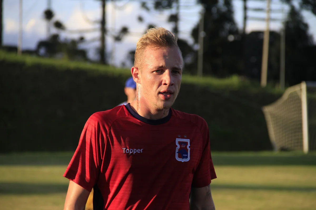 Qəbələ braziliyalı hücumçunun transferini həll etdi