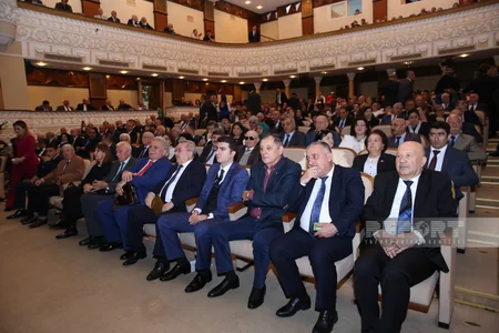 Anar yenidən Azərbaycan Yazıçılar Birliyinin sədri seçilib - YENİLƏNİB-4