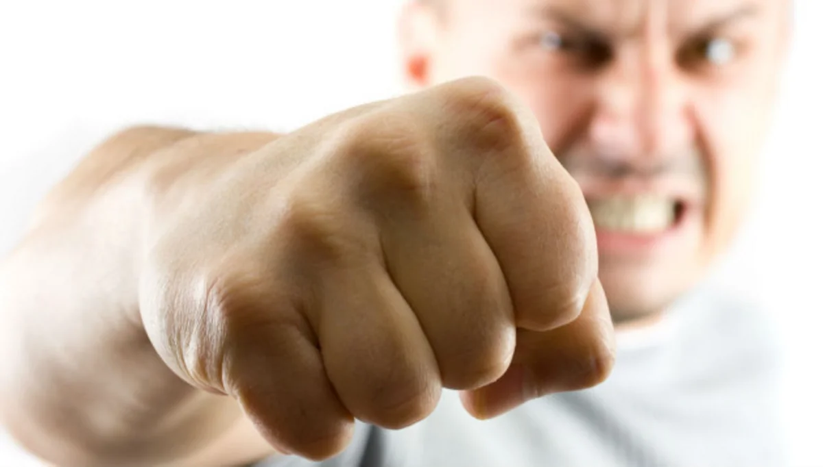 Goranboyda sərxoş kişi baba və nəvəyə xəsarət yetirib