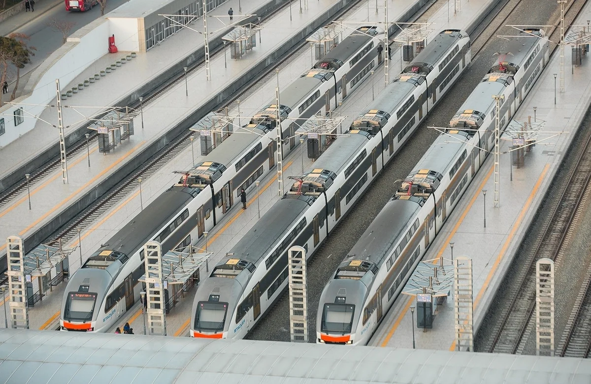 Dəmir yolu şəhərətrafı metro funksiyasını öz üzərinə götürə bilər - RƏYLƏR