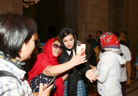 Mehriban Əliyeva Şamaxı Cümə məscidində olub - YENİLƏNİB