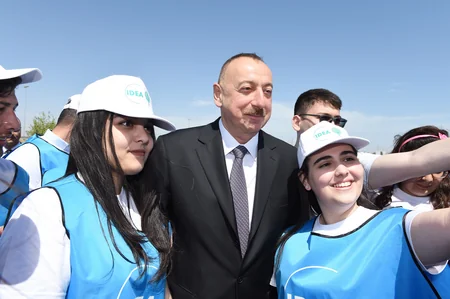 Prezident İlham Əliyev ulu öndər Heydər Əliyevin doğum gününə həsr olunan ağacəkmə aksiyasında iştirak edib - YENİLƏNİB