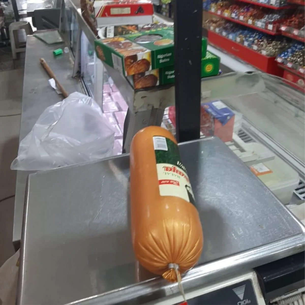 Lənkəranda marketdə istehlak üçün yararsız qida məhsulları aşkar edilib