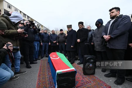 Türkiyədə zəlzələdə həlak olan Gündüz Nəzərzadə dəfn edilib - YENİLƏNİB