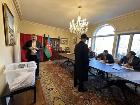 ABŞ-də yaşayan azərbaycanlılar prezident seçkiləri ilə bağlı səsvermədə fəal iştirak edir