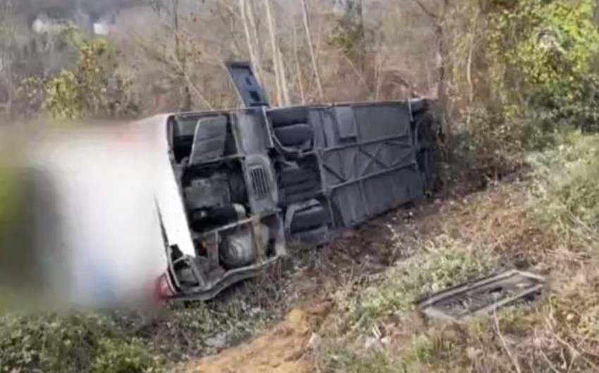 Türkiyədə avtobus aşıb, 39 nəfər yaralanıb