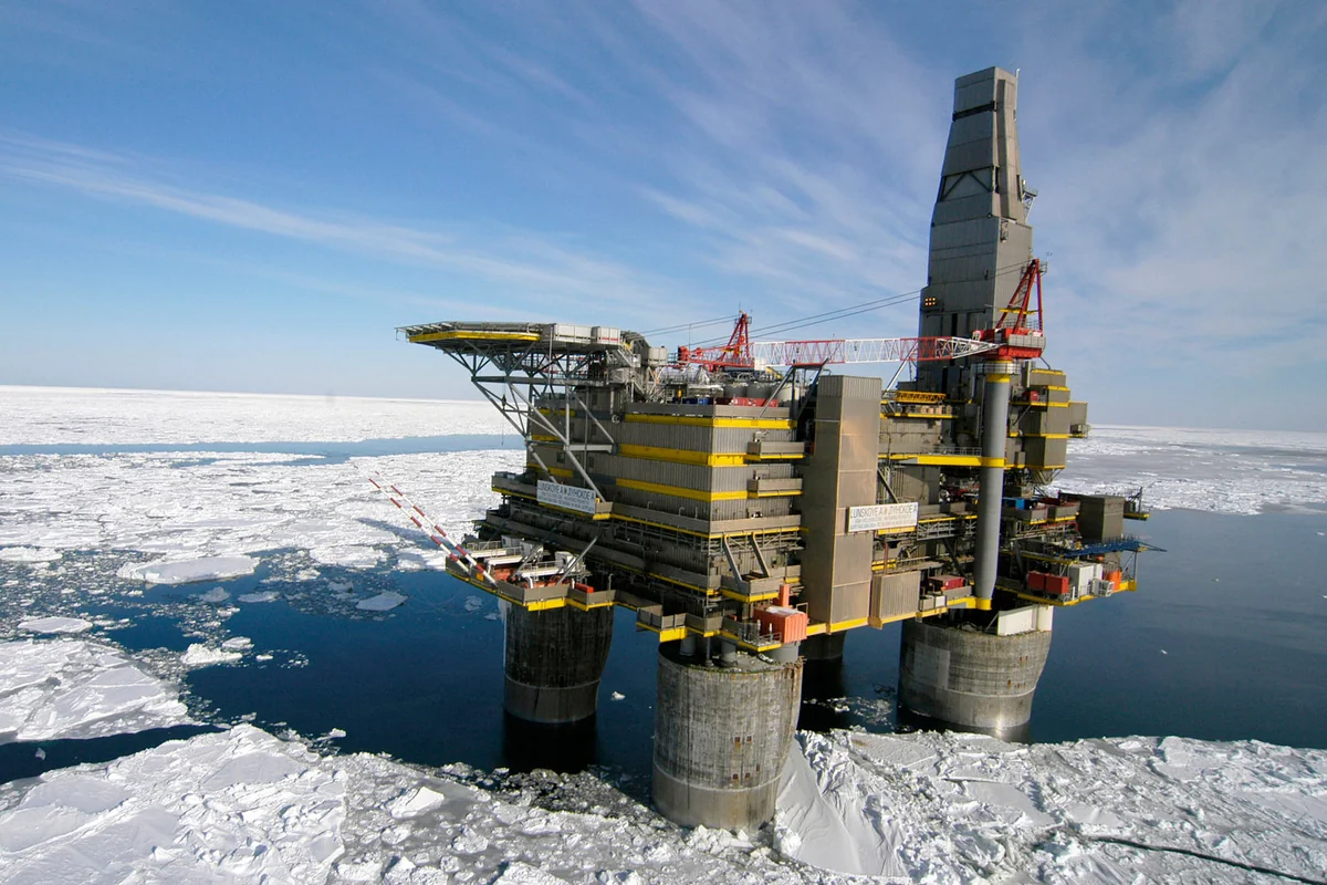 Нефтегазовые компании из-за убытков сворачивают проекты в Арктике